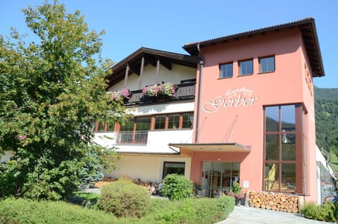 Facade/entrance, Mountain view