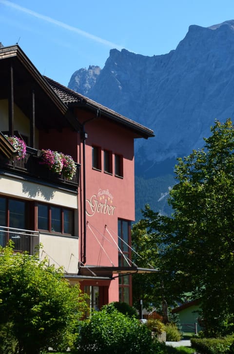 Facade/entrance, Natural landscape, Garden, Balcony/Terrace, Mountain view