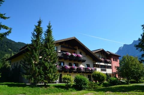 Property building, Natural landscape, Summer, Garden, Balcony/Terrace, On site