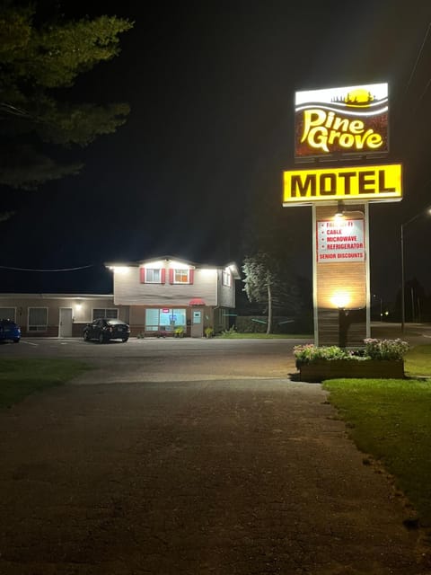 Pine Grove Motel Motel in Sault Ste Marie