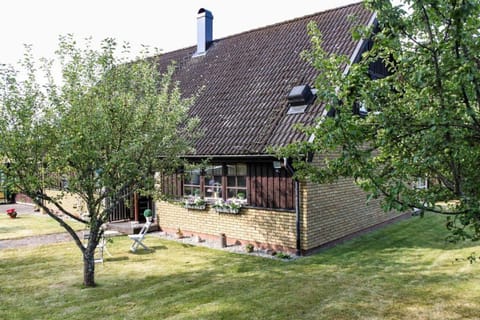 JON872-Hjaeltevad-Hasselvaegen-2 House in Kalmar County, Sweden