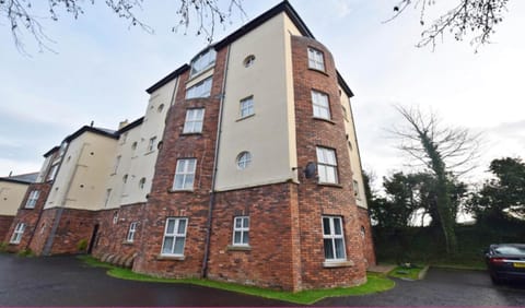 Property building, Day, Neighbourhood, Street view, Location, Parking