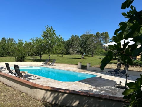 Spacious holiday home with swimming pool Maison in Salernes