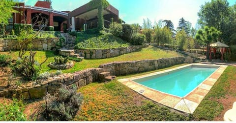 Property building, Garden, Garden view, Pool view, Swimming pool