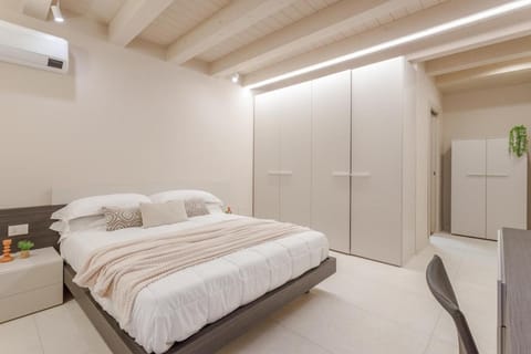 Bed, Photo of the whole room, Bedroom, towels, wardrobe, air conditioner