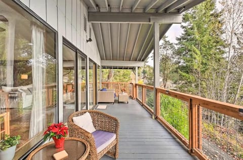 Hoodsport Water View Cabin - Oysters & Near Olympic Forest Cabin in Hoodsport