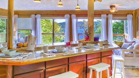 Hoodsport Water View Cabin - Oysters & Near Olympic Forest Cabin in Hoodsport