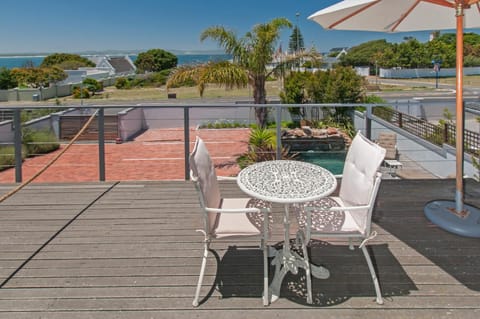 Whale Away Guest House Bed and Breakfast in Hermanus
