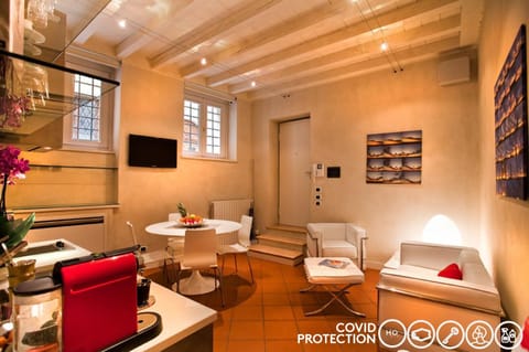 Kitchen or kitchenette, Living room, Dining area