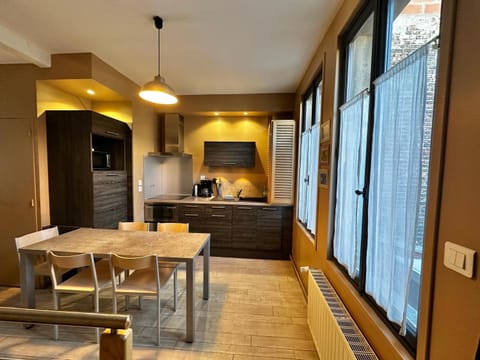 Coffee/tea facilities, Kitchen or kitchenette, Dining area, microwave, oven, pet friendly, stove
