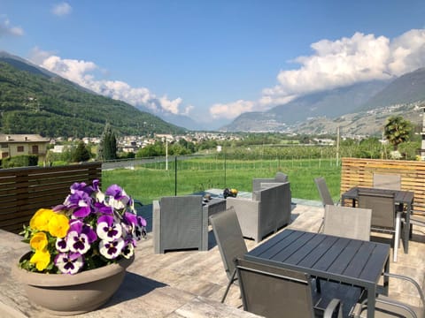 Balcony/Terrace, Mountain view