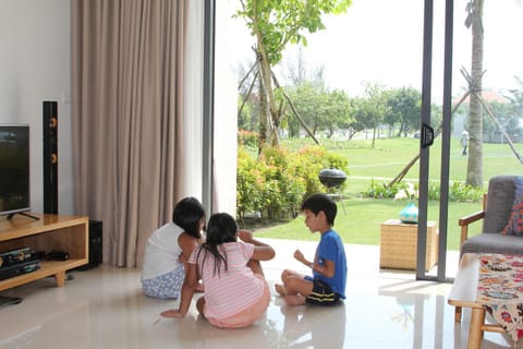 Ocean Apartment with Garden Condominio in Hoa Hai