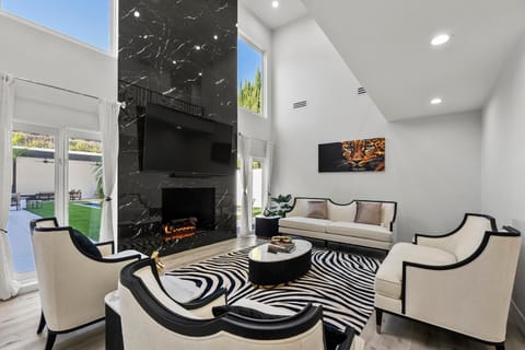 Living room, Pool view