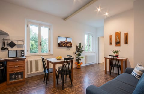 Kitchen or kitchenette, Seating area, Dining area