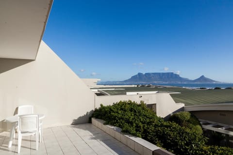 Dolphin Beach Hotel Self Catering Apartments Hôtel in Cape Town
