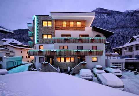 Property building, Facade/entrance, Winter