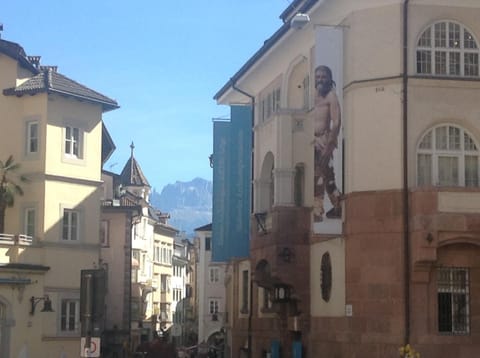 Day, Neighbourhood