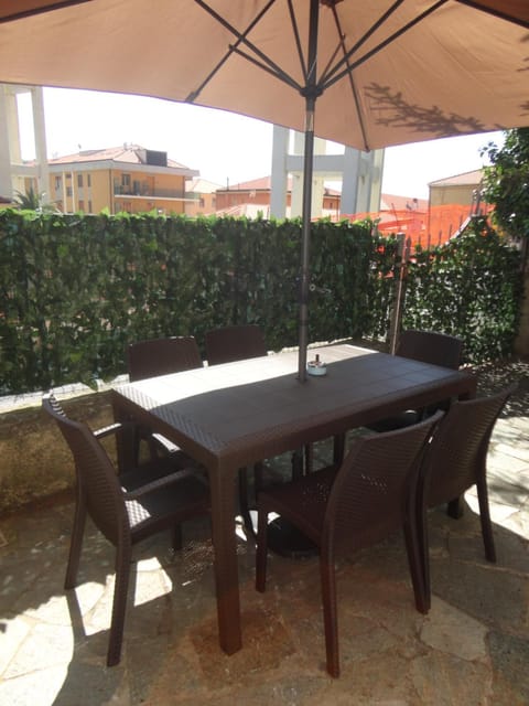 Garden, Dining area