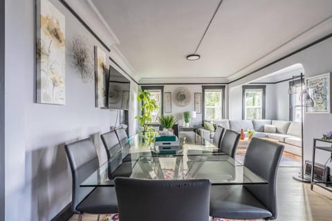 Spacious 9BR Ballard Craftsman perfect for groups House in Phinney Ridge