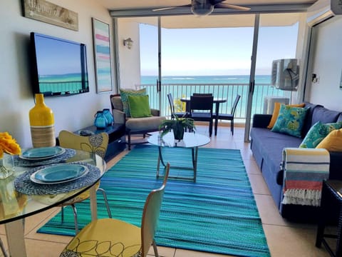 Balcony/Terrace, Living room, Photo of the whole room, Dining area, Sea view