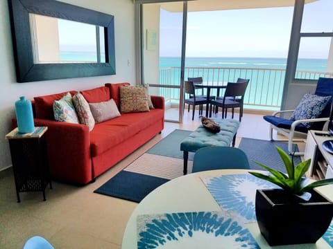 Bed, Balcony/Terrace, Living room, Photo of the whole room, Decorative detail, Dining area, Sea view