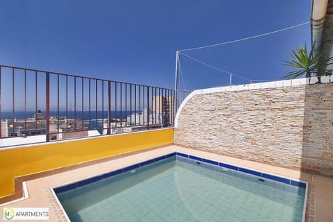 Charming duplex penthouse with pool, view and close to the beach! Apartamento in Rio de Janeiro