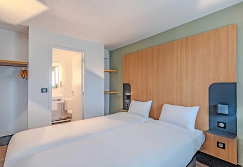 Bathroom, Photo of the whole room, Bedroom