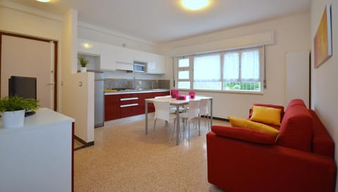 Kitchen or kitchenette, Dining area, stove