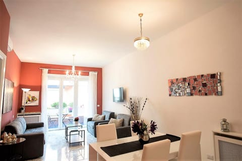 Living room, Dining area