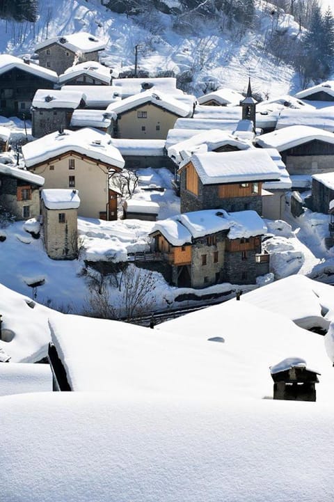 Property building, Neighbourhood, Winter, City view