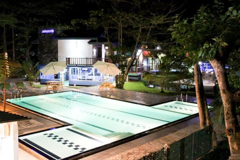 Restaurant/places to eat, Restaurant/places to eat, Night, Natural landscape, Garden, On site, Swimming pool, Swimming pool, Swimming pool