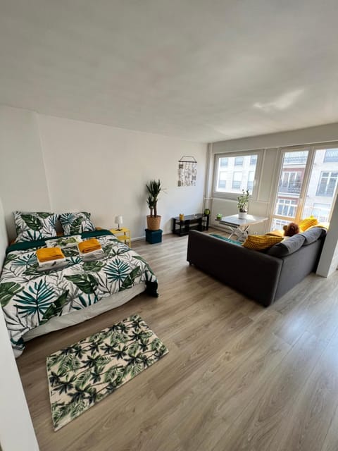 Bed, Living room, Photo of the whole room, Bedroom
