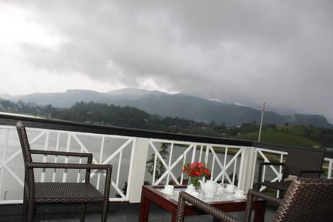 Dewdrops at Lake Gregory Bed and Breakfast in Nuwara Eliya