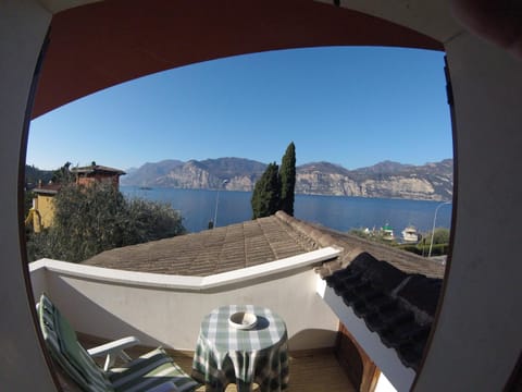 Balcony/Terrace, Lake view, Mountain view