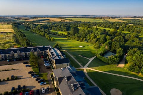 Property building, Spring, Natural landscape, Summer, Golfcourse, On site, Sunrise