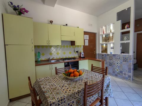 Kitchen or kitchenette, Seating area, Dining area, stove, kitchen