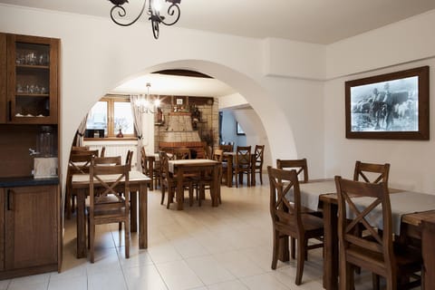 Restaurant/places to eat, Dining area