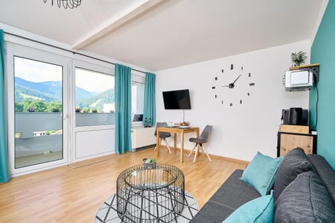 Communal lounge/ TV room, TV and multimedia, Seating area, Dining area, Evening entertainment, Mountain view