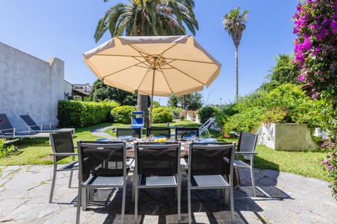 Patio, Spring, Day, Garden, Dining area, Garden view, sunbed