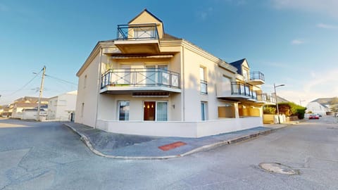 Property building, Facade/entrance, Off site