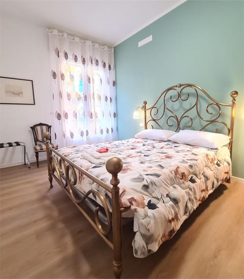 Bed, Decorative detail, Bedroom