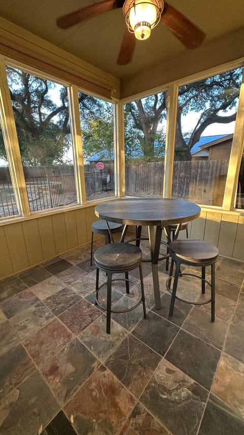 Buda home in the heart of the historic district House in Buda