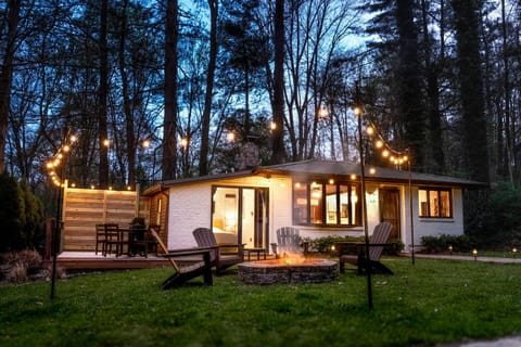 Patio, Night, Natural landscape, Garden, Balcony/Terrace, Seating area, Dining area, fireplace