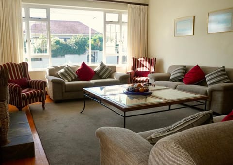 Sundown Manor Guest House Bed and Breakfast in Sea Point