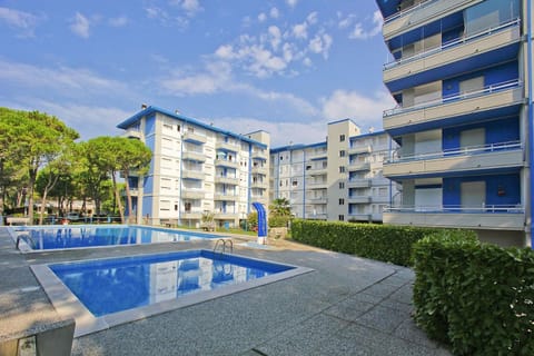 Property building, Pool view, Swimming pool
