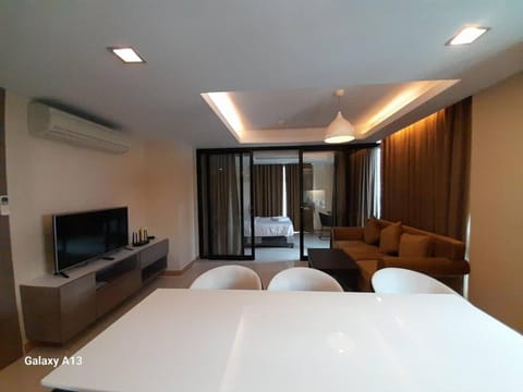 Avatar Suites Hotel - SHA Extra Plus Apartment hotel in Bangkok