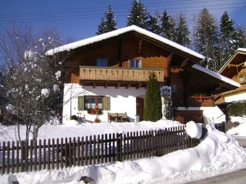 Property building, Facade/entrance, Winter