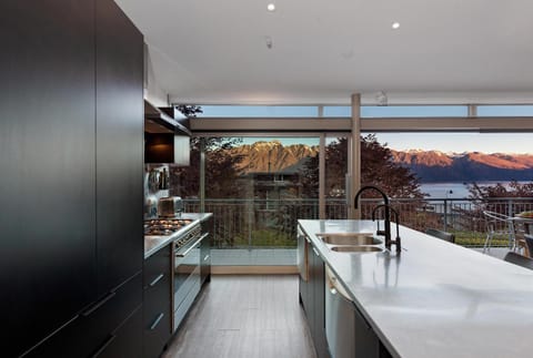 Remarkable Escape House in Queenstown