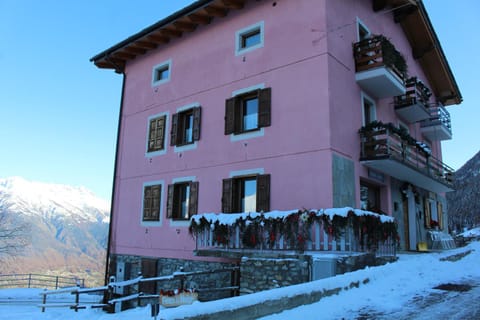 Fleurs De Neige Apartment in Aosta Valley, Italy