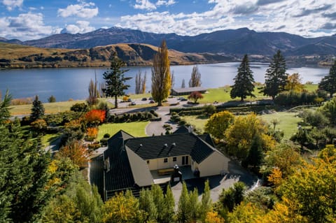 Bird's eye view, Garden view, Lake view, Mountain view, Location